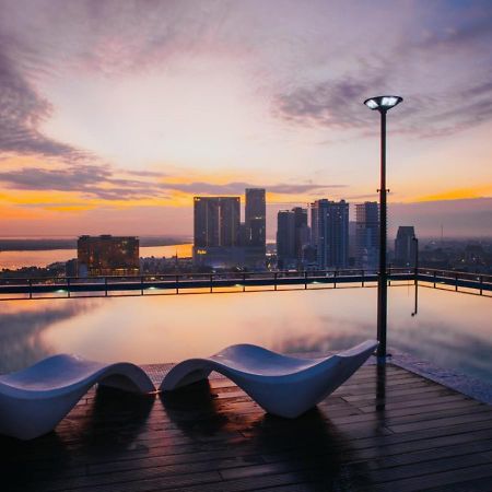 Hotel Serviced Apartments Top One Infinity Pool With View Of 360 Degree Phnom Penh Exterior photo
