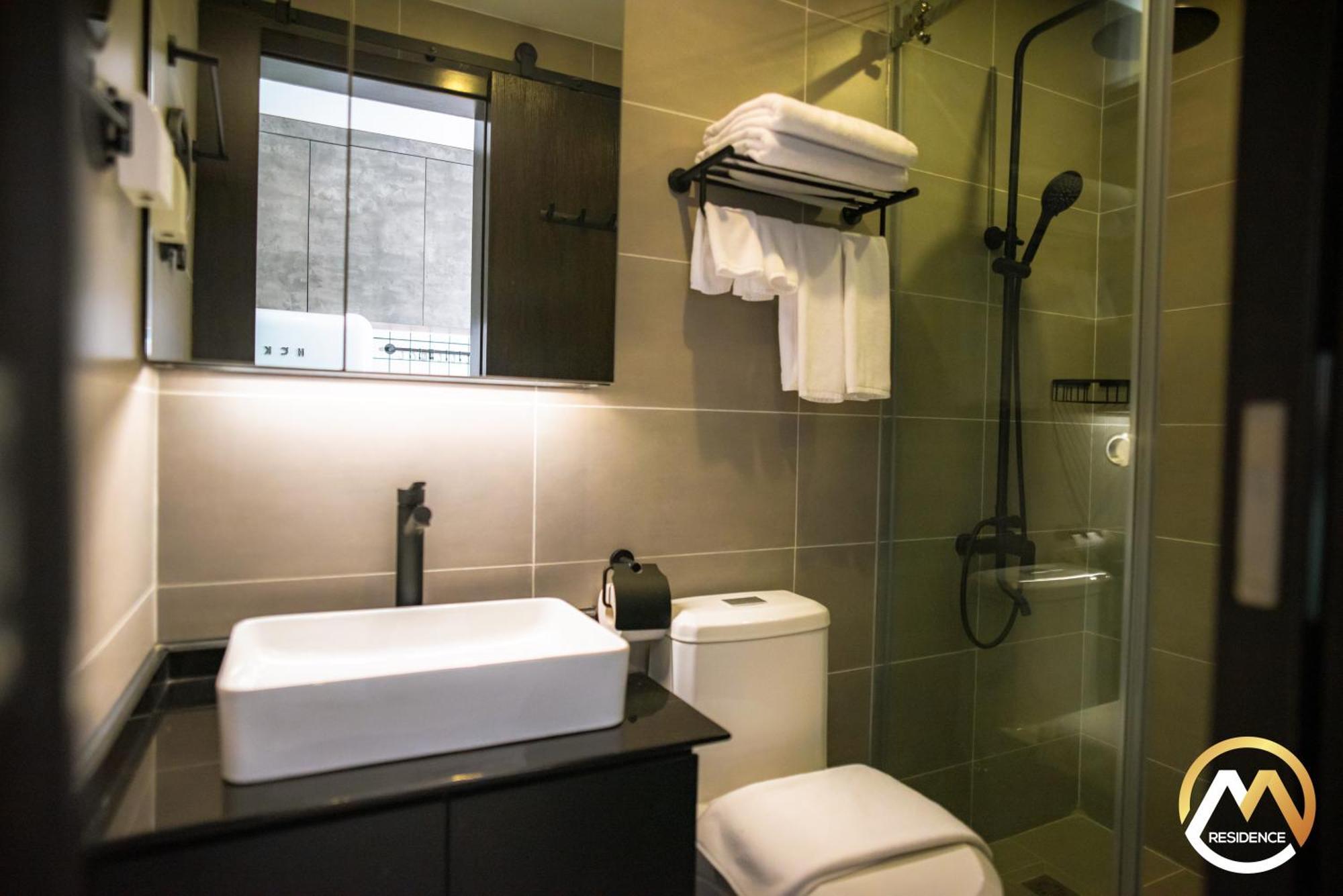 Hotel Serviced Apartments Top One Infinity Pool With View Of 360 Degree Phnom Penh Exterior photo
